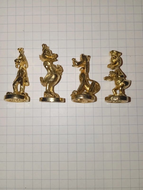 4 fèves Disney métal doré