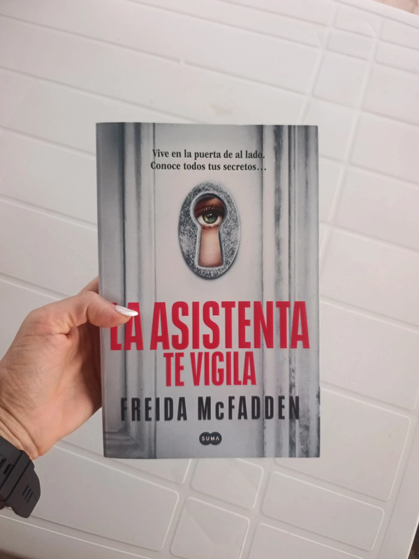 La asistenta te vigila