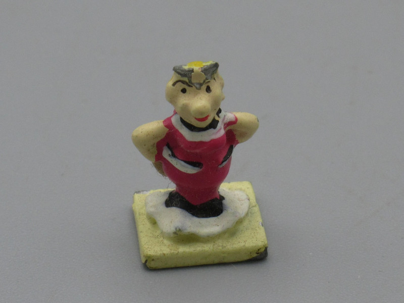 Bonemine avec rouleau à pâtisserie - Le Village d'Astérix