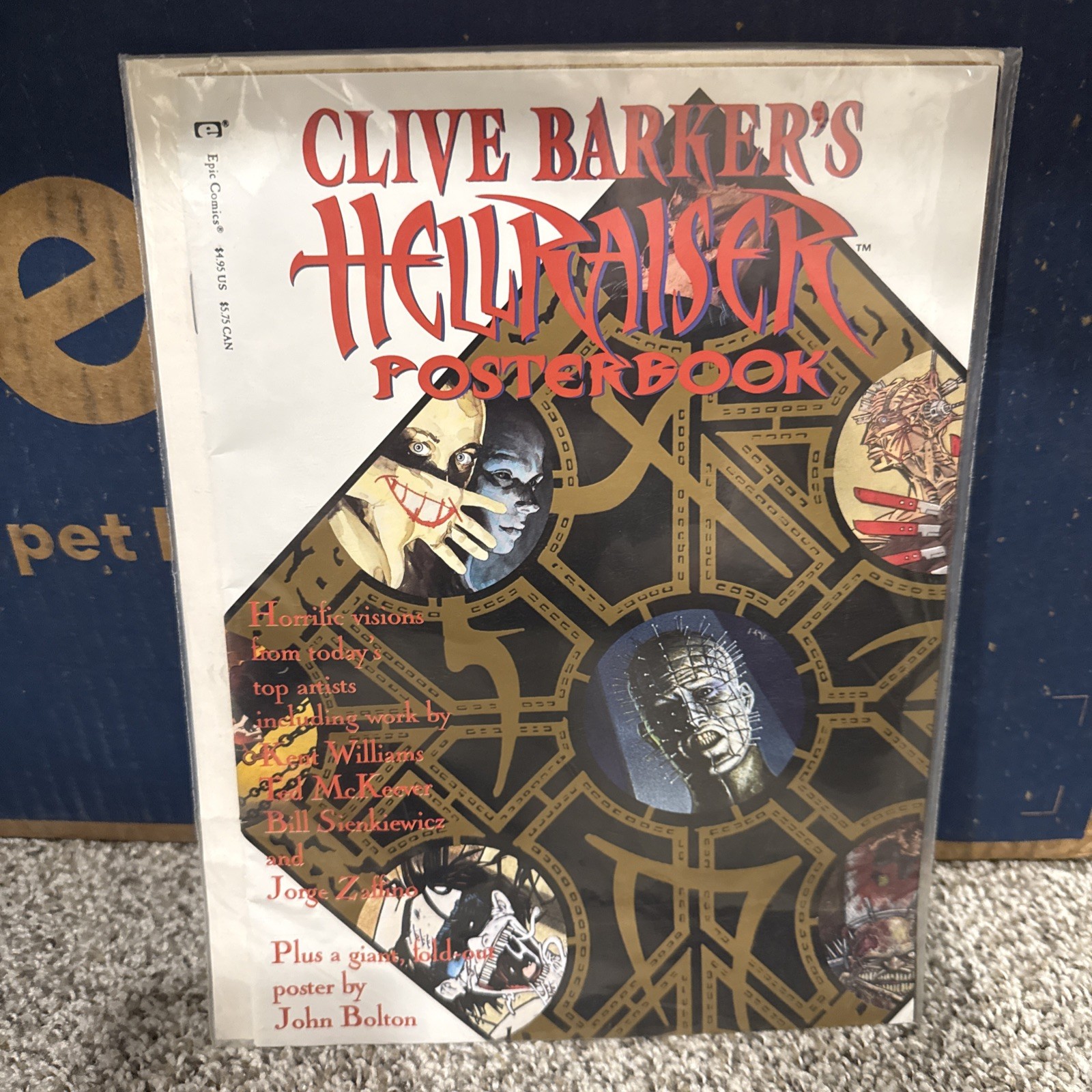 Libro poster Clive Barker Hellraiser 1991 Mike Mignola art horror con piega centrale