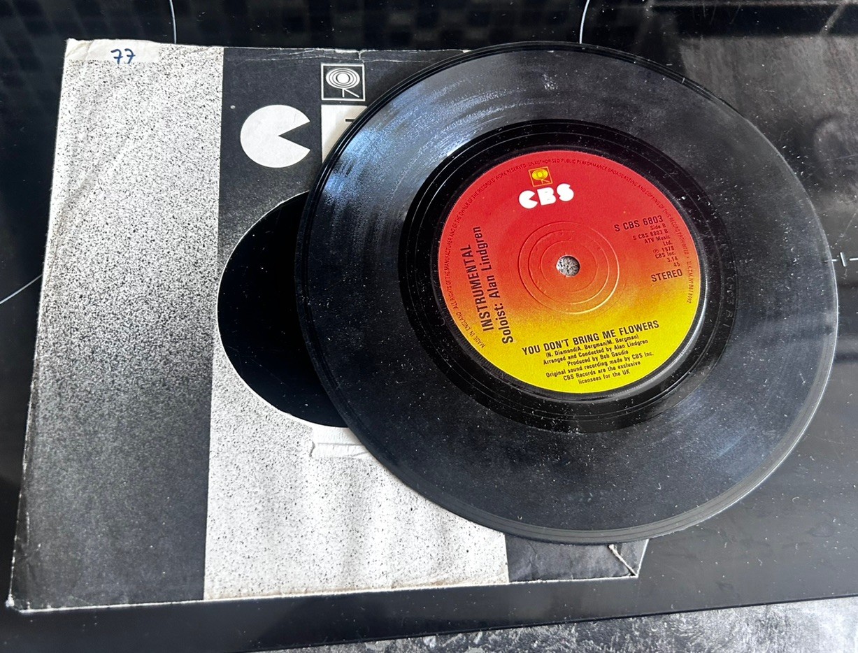 Barbra Streisand & Neil Diamond - You Don't Bring Me Flowers 7” Single Free P&P