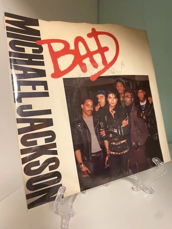 🎶 Michael Jackson – Bad (J)