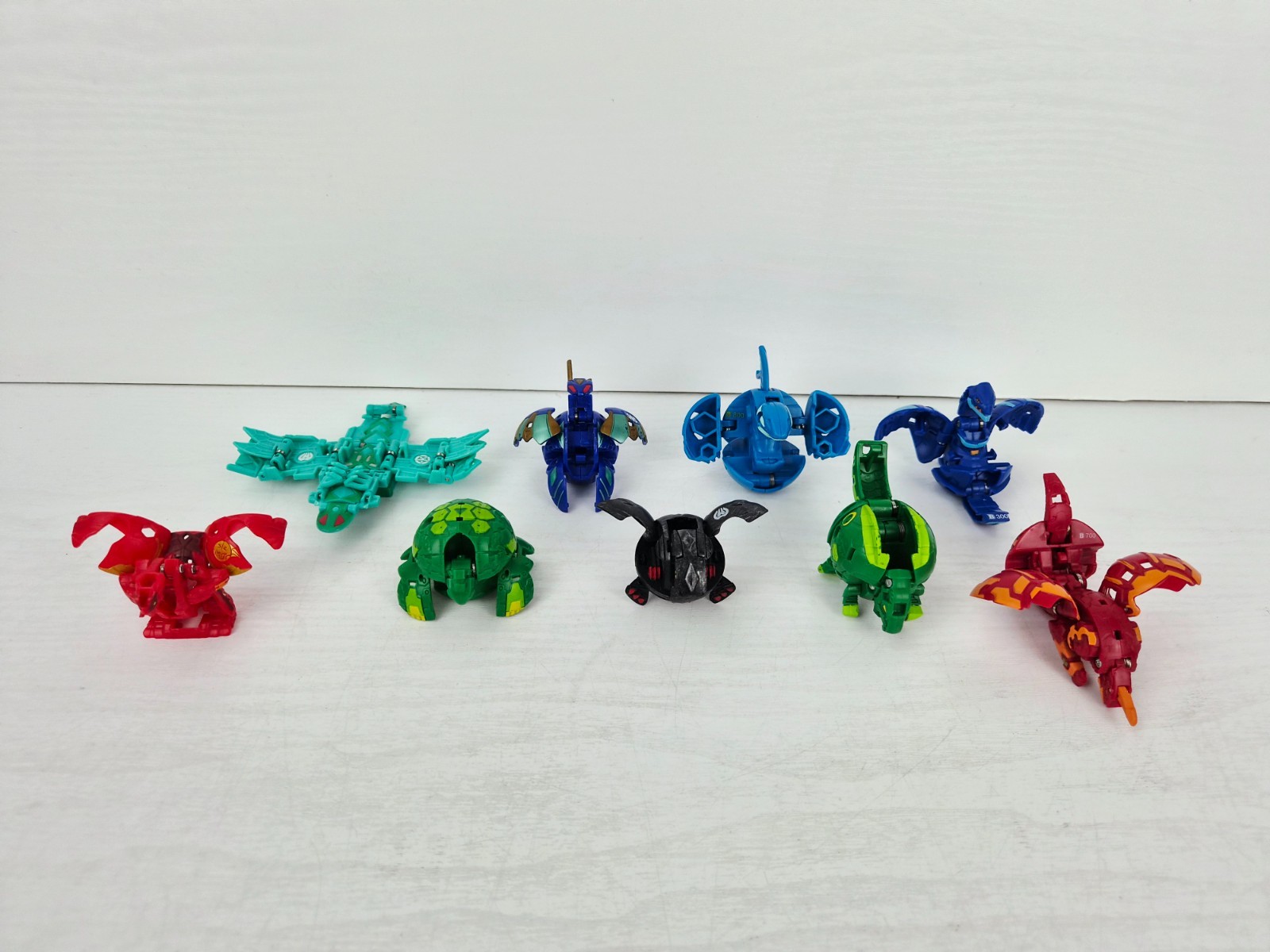 Bakugan Battle Brawlers – Large Bundle of 9 Transforming Figures – Mixed Colours