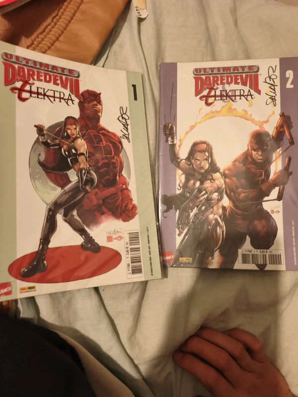 Lot ultimate dardevil et electra signé !