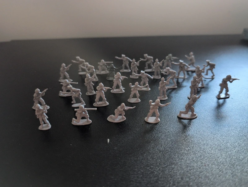 Grand lot de 32 figurines petits soldats de l'armée en plastique (Gris/Blanc)