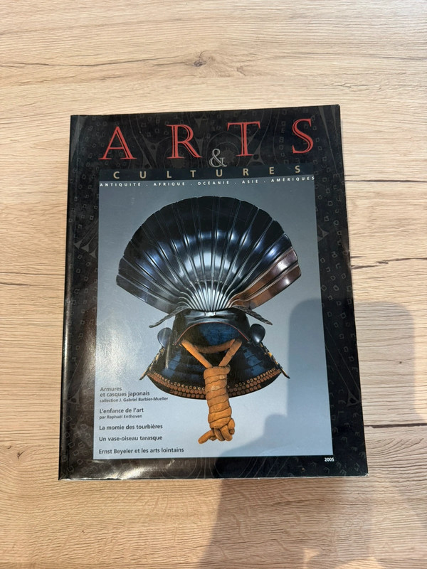 Arts & Cultures 2005 – armures et casques japonais – Barbier-Mueller
