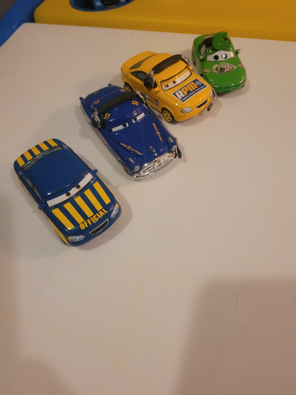 Lotto di 4 auto Disney Pixar