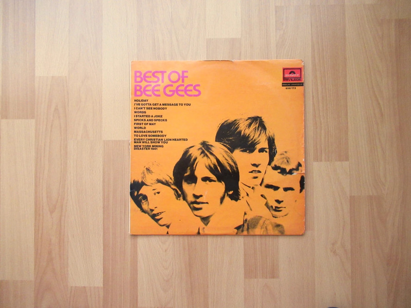 Vinyle 33T : Best Of Bee Gees / 12 titres - bon état.