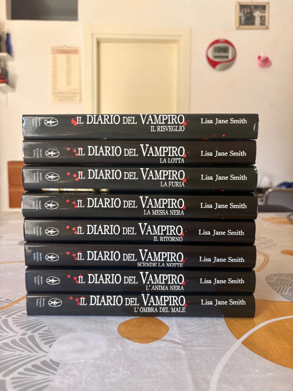 Il Diario del Vampiro. I Primi 8 libri della Saga di L. J. Smith ed. Newton Compton edizione 2009