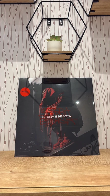 vinile sfera ebbasta