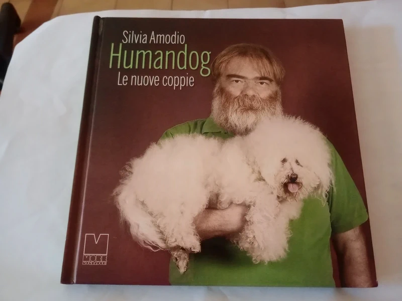 902) Libro " Humandog " Le nuove coppie ( rassegna fotografica di cani con i loro  padroni )