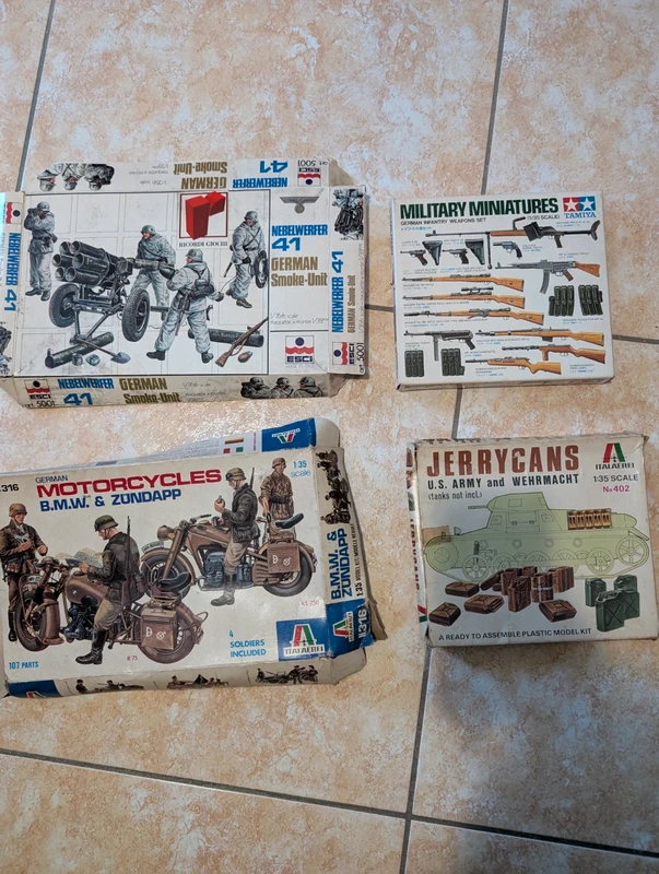 Nebelwerfer motorcycles german infante wepons set  jerrycans italeri e tamiya