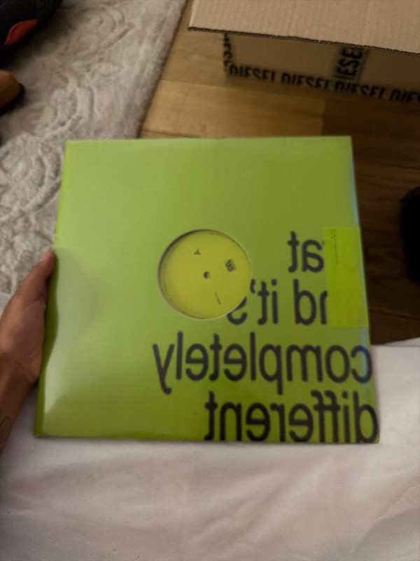 Vinyle Brat and it’s completely different Charli XCX