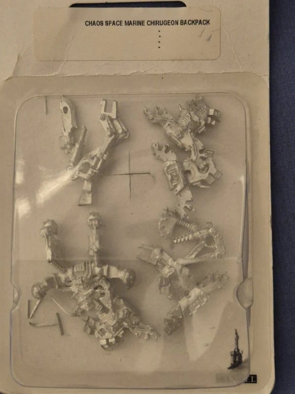 Warhammer 40k - Chaos Space Marines Chirurgeon Backpack Fabius Bile OOP