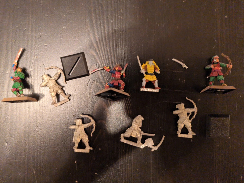 Lot de 8 figurines clan wars