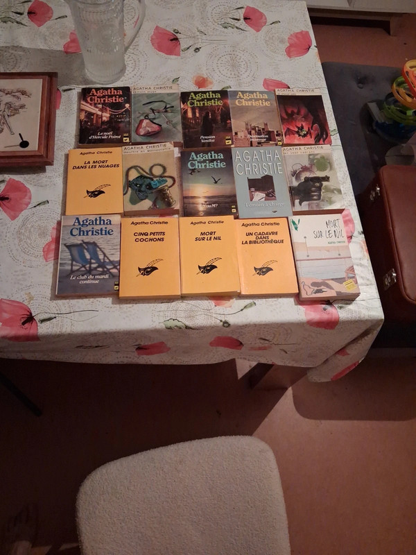 Lot 15 livres Agatha Christie