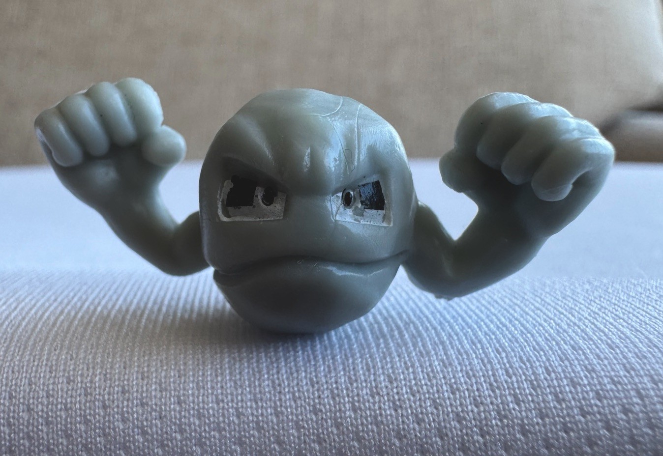Minifigure Pokémon Geodude 1" Vintage - Timbro PK Cina - Giocattolo PVC Grigio