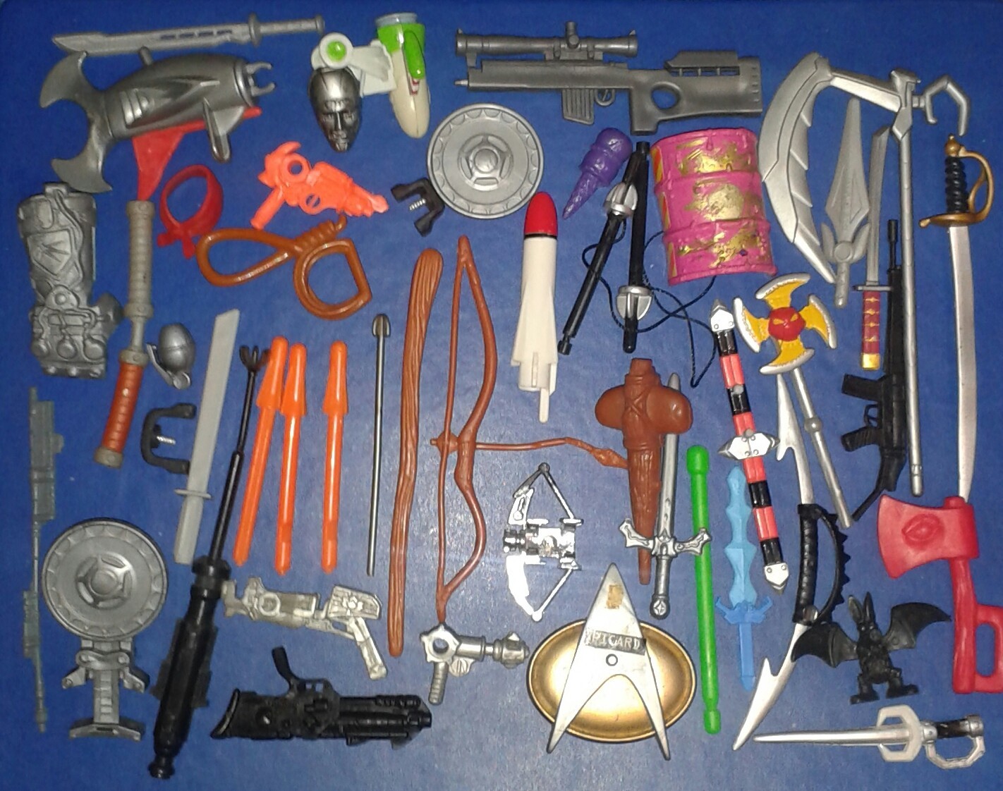 * VARIE ARMI / ACCESSORI (7) PER ACTION FIGURE * VARIE MISURE E MARCHE