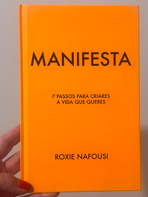 Livro “Manifesta” de Roxie Nasoufi