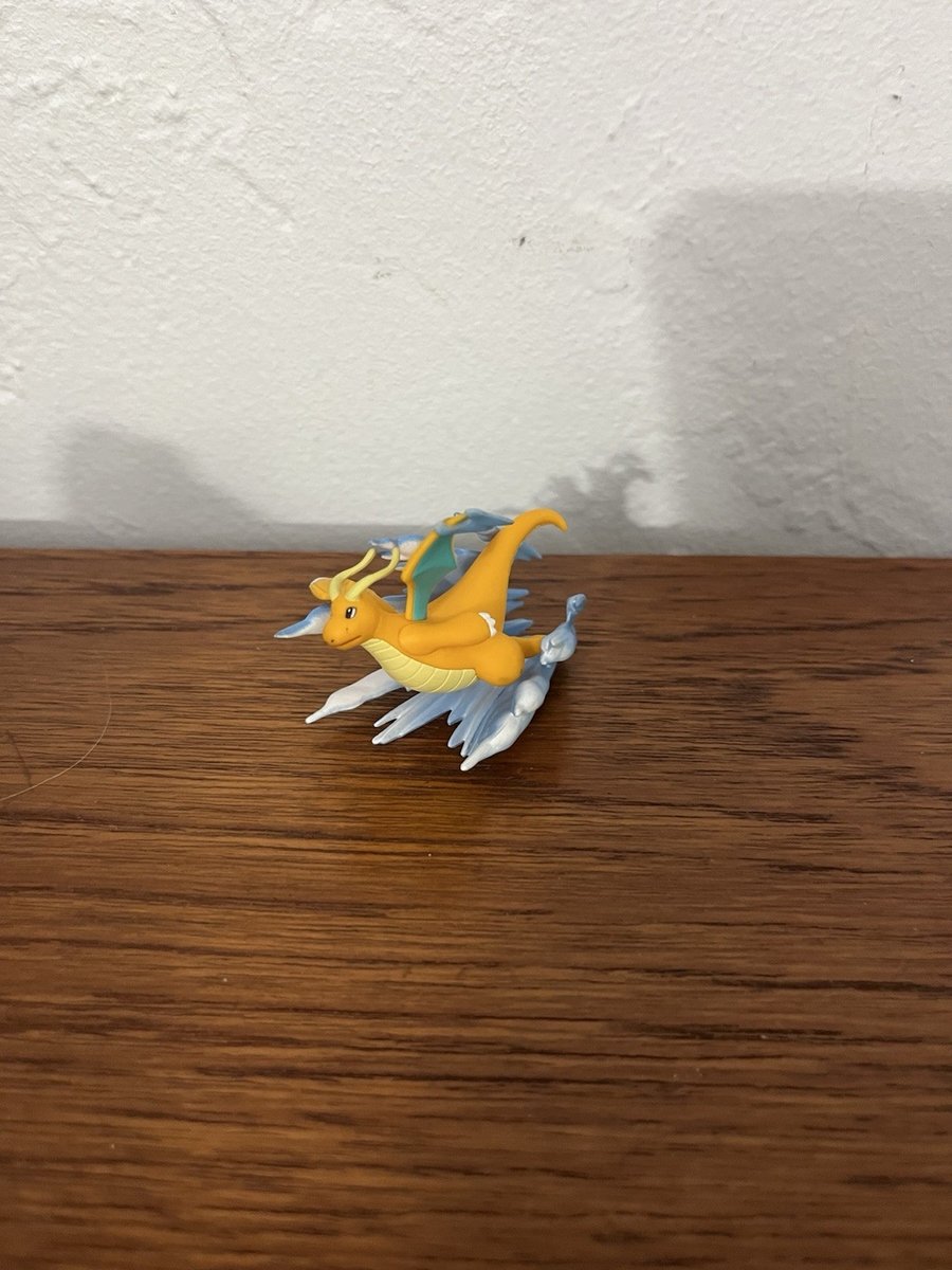 2018 Dragon Majesty Super Premium  Collection Pokémon Mini Dragonite Figure