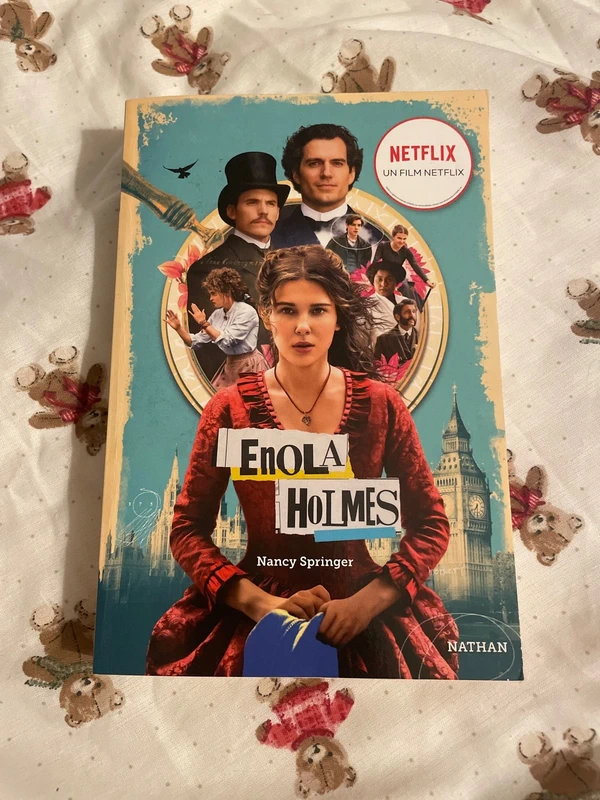 Livre de poche Enola Holmes Film Netflix très bon état