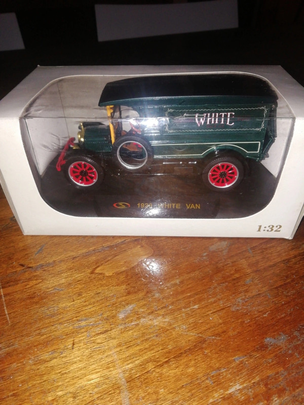 Modellino white van