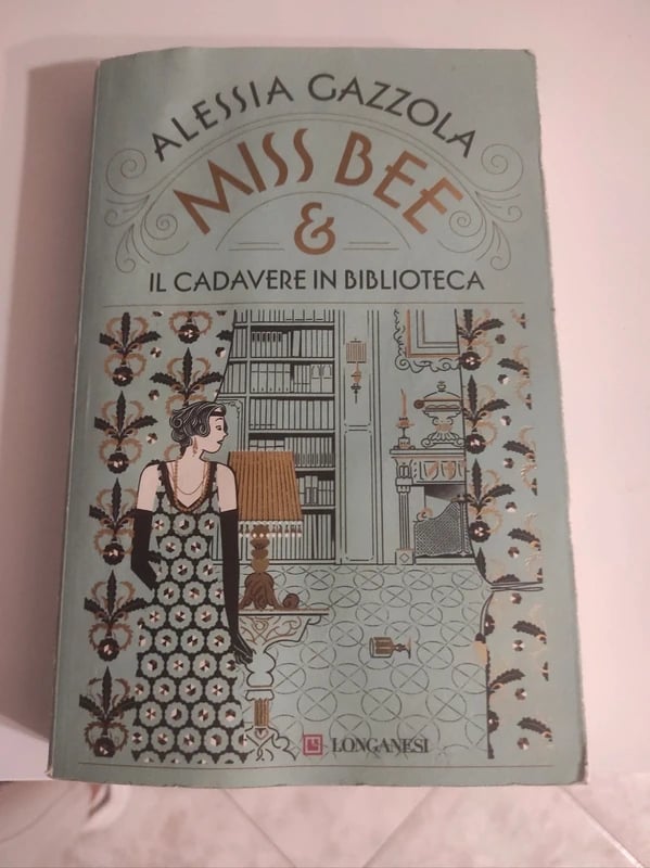 Miss Bee il cadavere in biblioteca