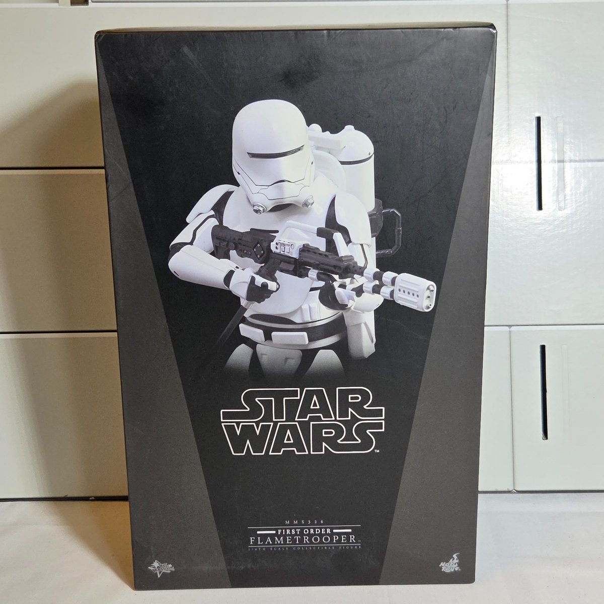 Hot Toys MMS326 Star Wars Il Risveglio della Forza Primo Ordine Flametrooper 1/6