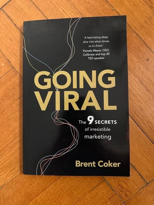Libro Going Viral - Brent Coker