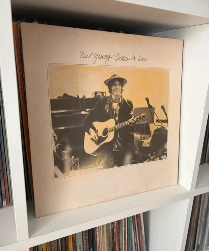 Neil Young - Comes A Time vinyl
