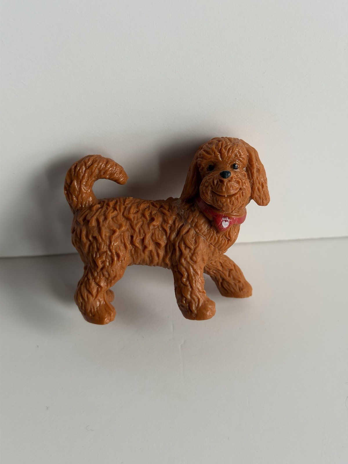 CBeebies Waffle the Wonder Dog Figure 2020 Cane Marrone Collare Rosso Giocattolo