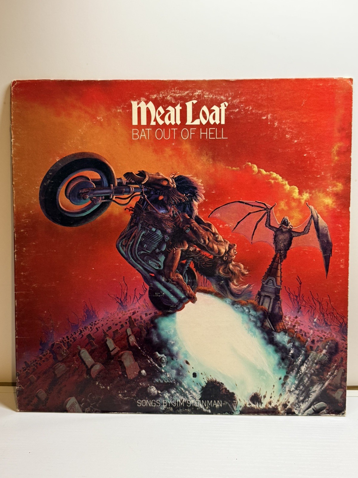 MEAT LOAF - BAT OUT OF HELL    LP G+/Fair cover plays good
