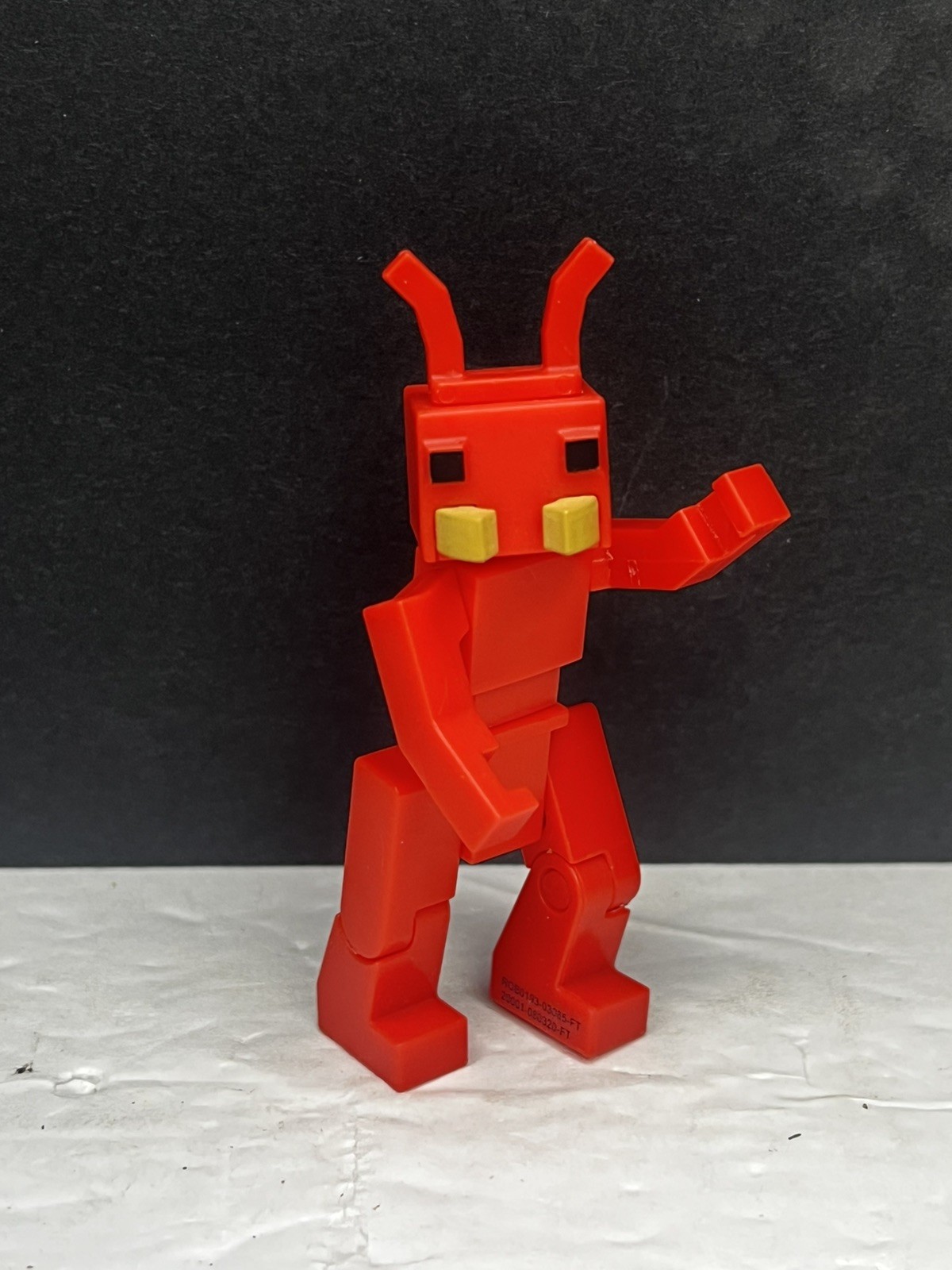 Modellino Jazwares Roblox Boogaloo Booga Fire Ant rosso sciolto