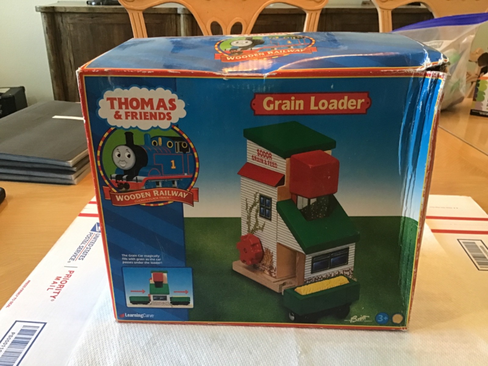 Thomas And Friends Caricatore di Grani Ferroviario in Legno con Auto 2000 SCATOLA