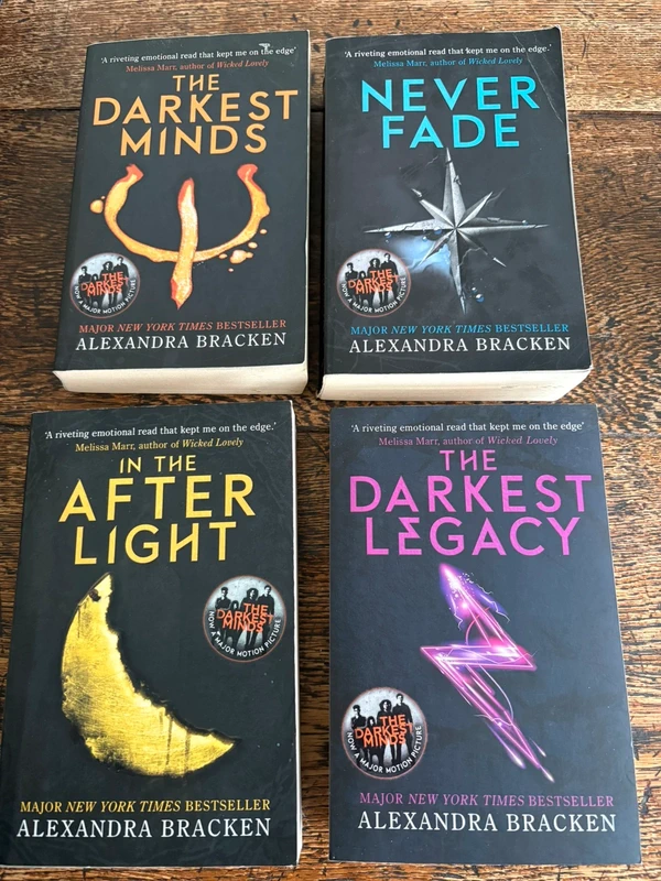 The Darkest Minds series (4 books), Alexandra Bracken