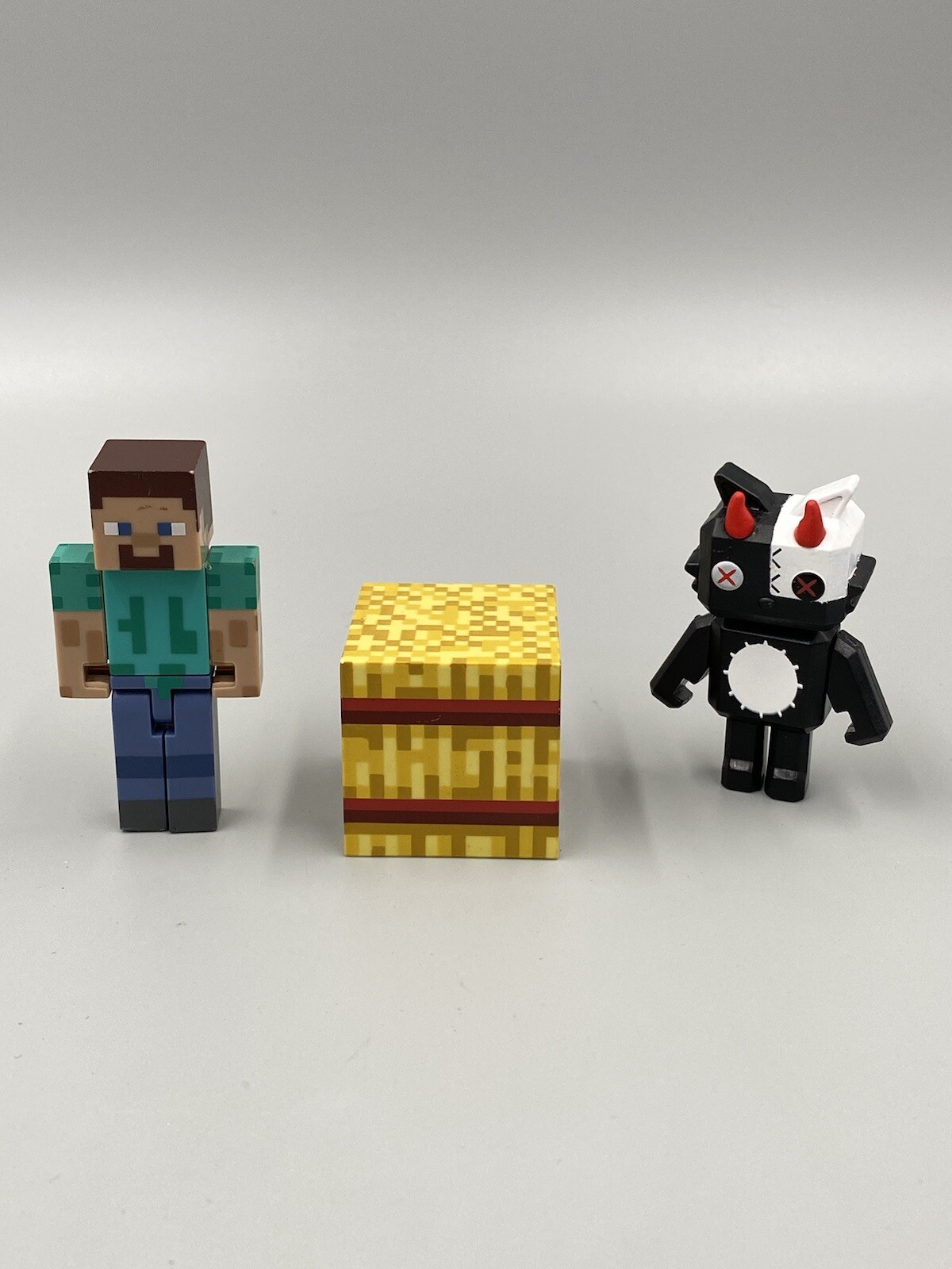 Minecraft lotto di 3 pezzi statuina Steve, legno lavorato a maglia e blocco di fieno