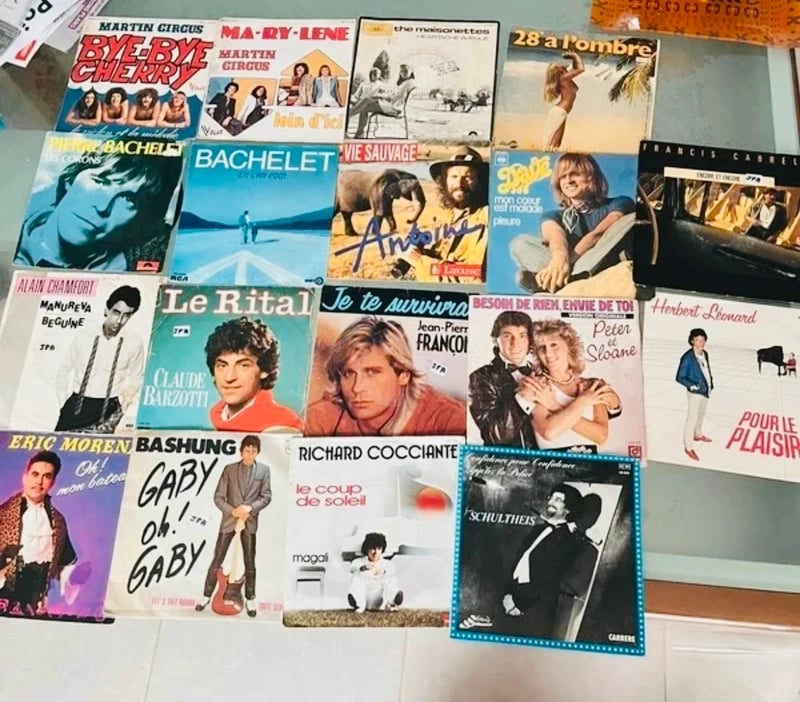Lot de 18 disques 45 tours