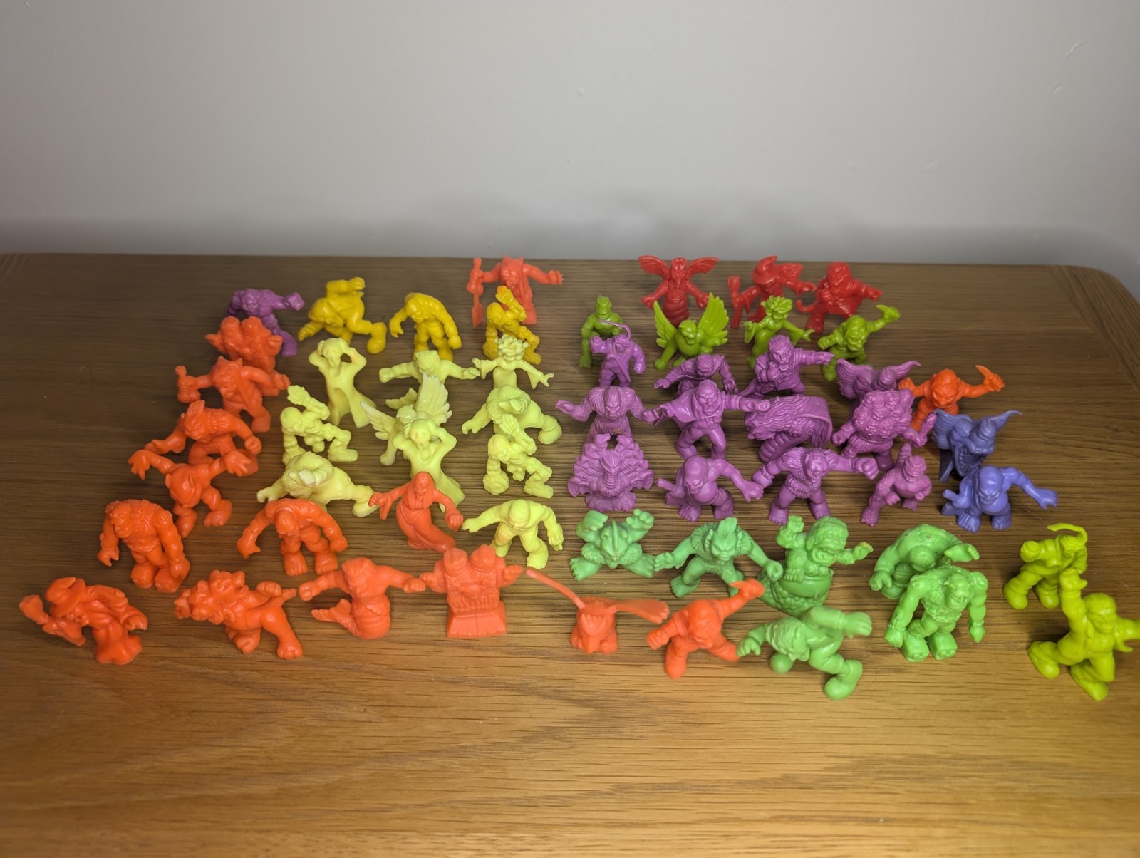 Monster in My Pocket Serie 1 Bundle 58 Figurine Matchbox MEG Vintage Neon my