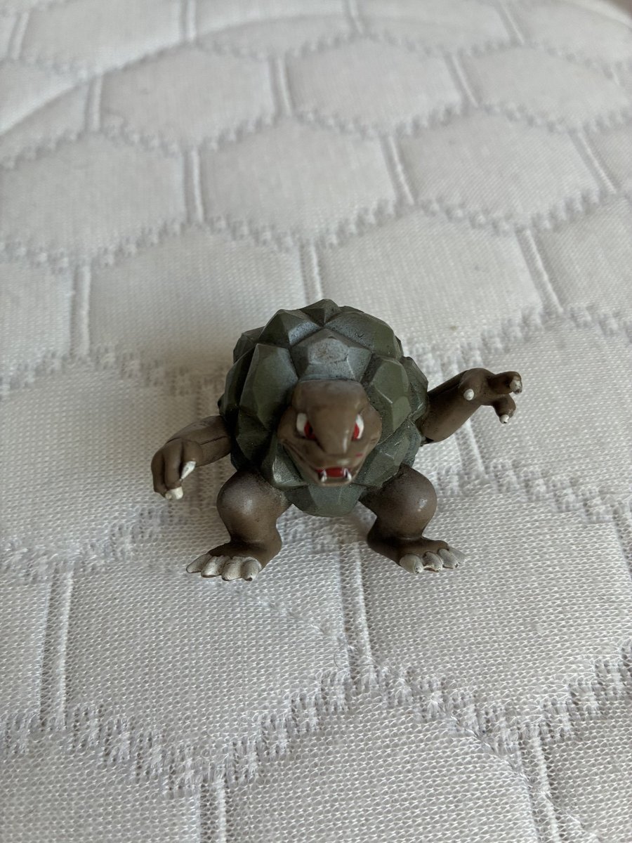 Figurina Pokémon TOMY: Golem