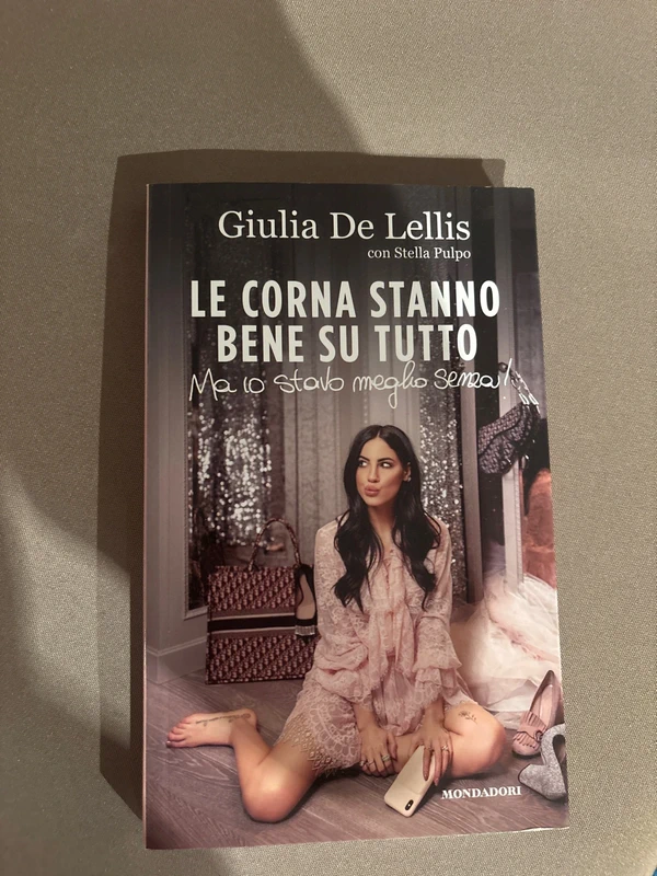 Libro”Le corna stanno bene su tutto”