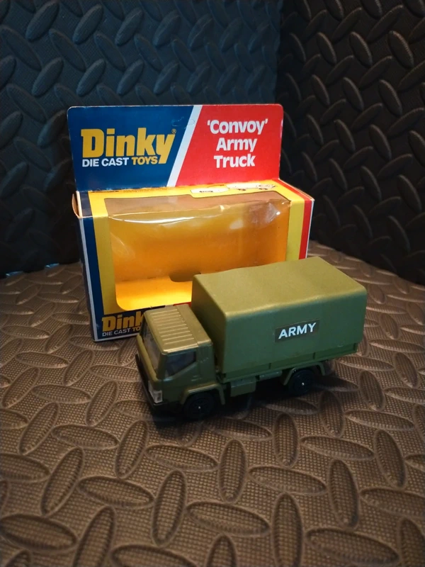 Convoy army truck 687 de marque Dinky toys