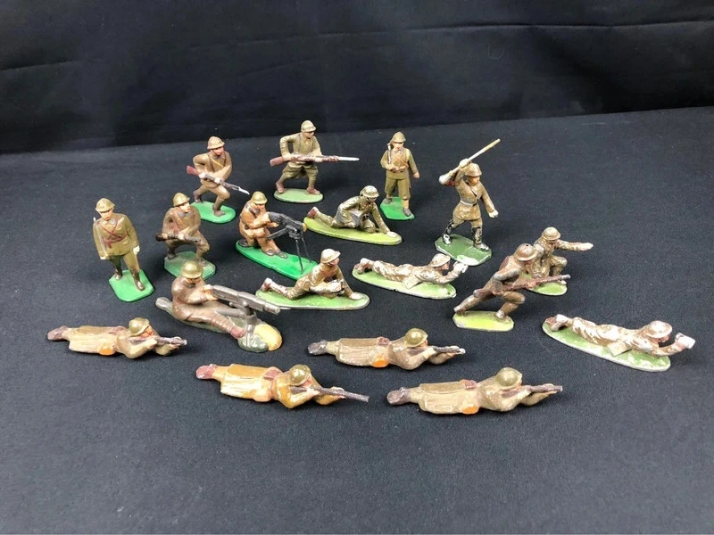Lot de petits soldats anciens aluminium (Quiralu ou Aludo)