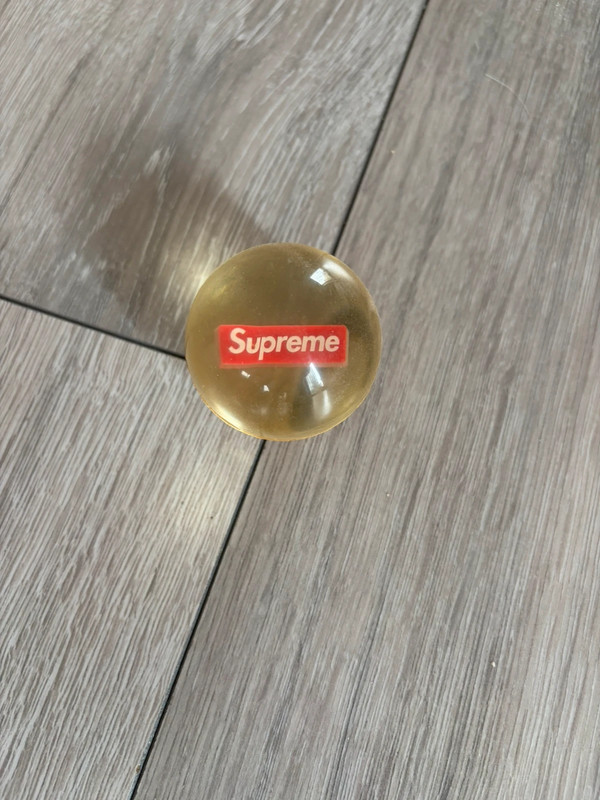 Supreme stuiterbal