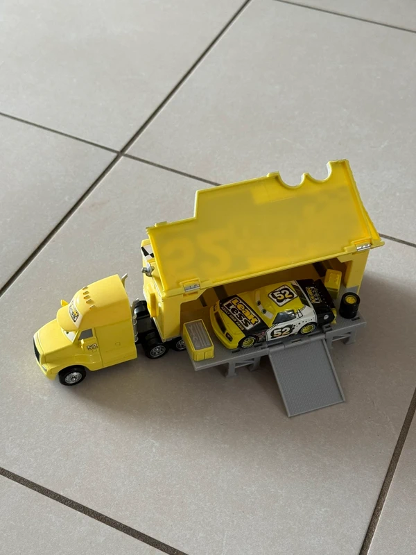 Disney Pixar Cars truck * Leek Leas 52 *