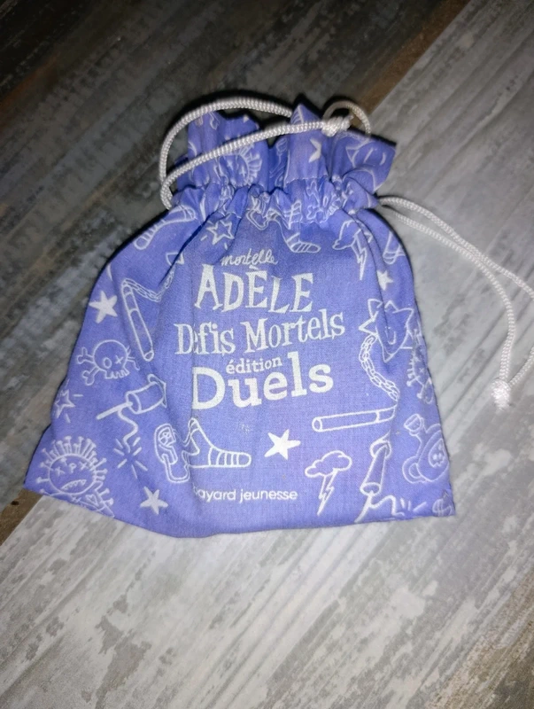 Jeu de cartes les défis mortels édition duel de mortelle Adèle