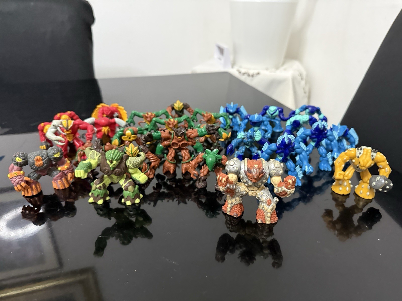 Lotto mini action figure mostri assortiti varie colorazioni sfusi