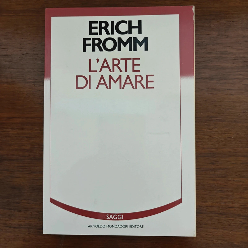 L'arte di amare di Erich Fromm, Mondadori collana "Saggi".