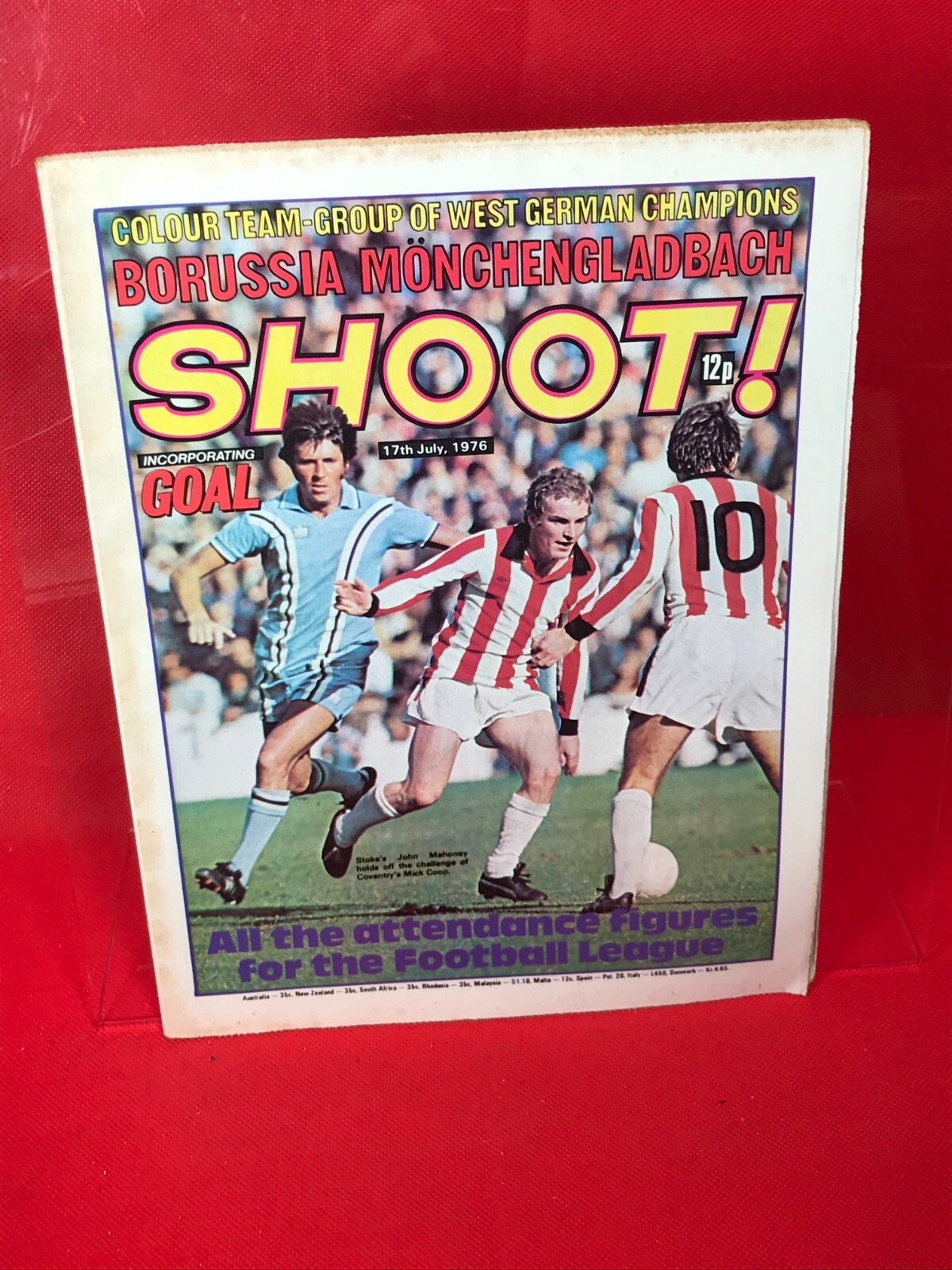 SHOOT 17th of July 1976 SOCCER Borushia Kenny Dalglish FOOTBALL GOAL MAGAZINE