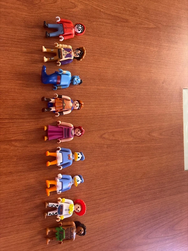 Muñecos huevos kinder playmovil