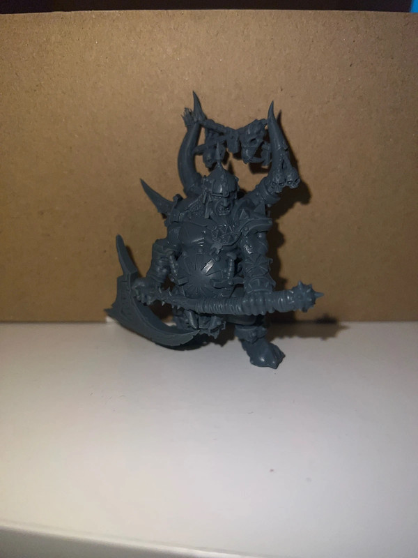 Figurine ogre avec hache medfan